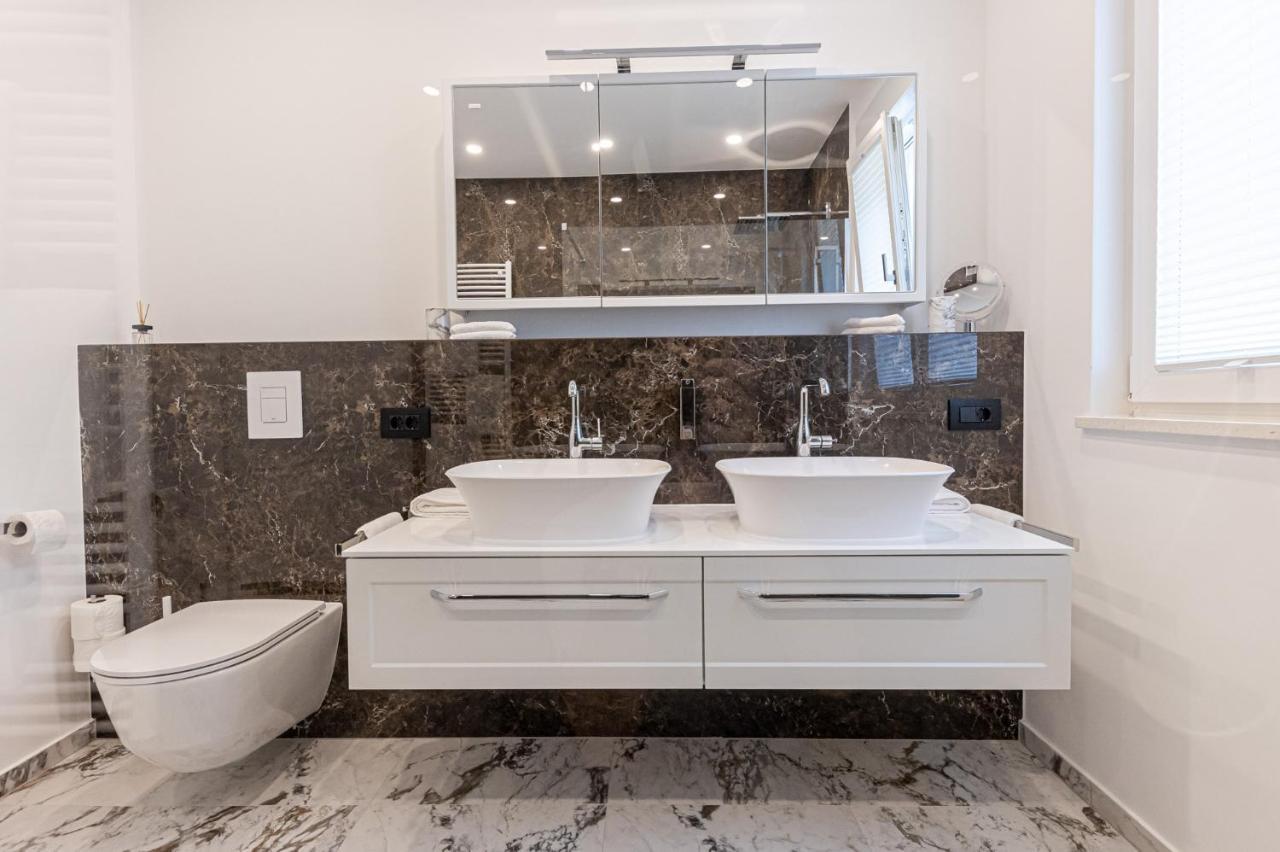 Villa Bella Vista Am Meer Трогир Екстериор снимка