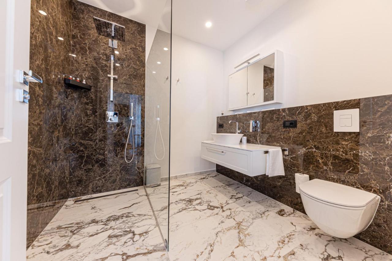 Villa Bella Vista Am Meer Трогир Екстериор снимка